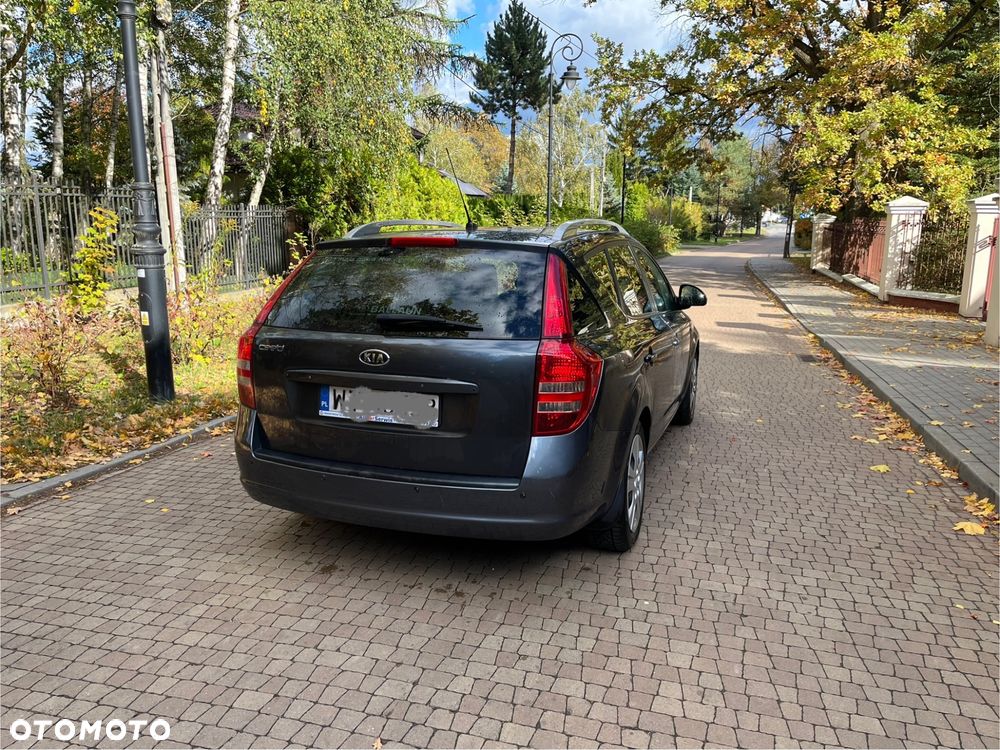 Kia Ceed - 4
