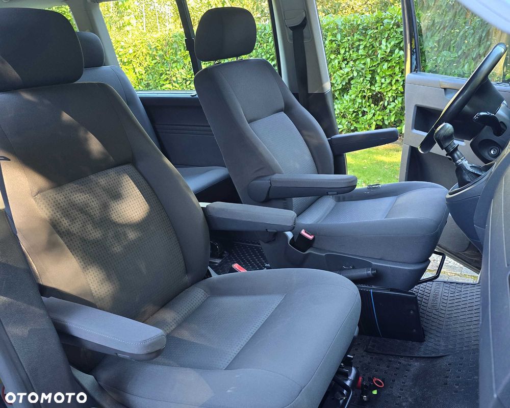 Volkswagen Caravelle - 5