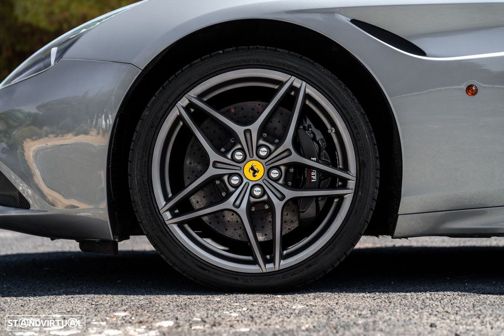 Ferrari California T - 10