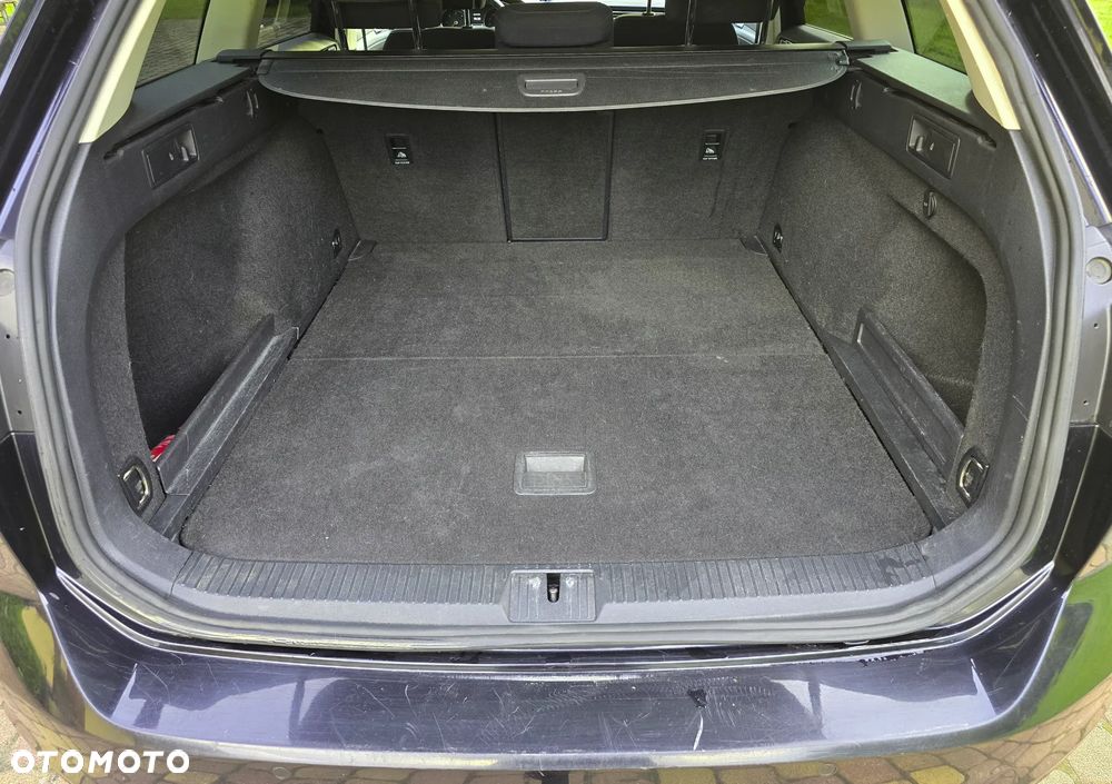 Volkswagen Passat - 14