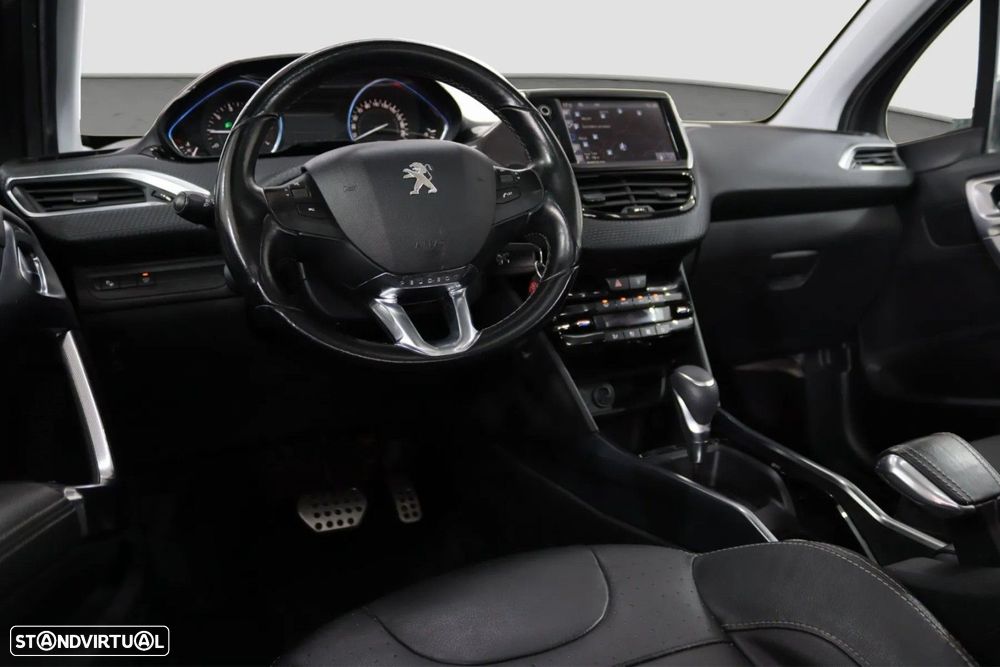 Peugeot 2008 1.2 PureTech Allure EAT6 - 5