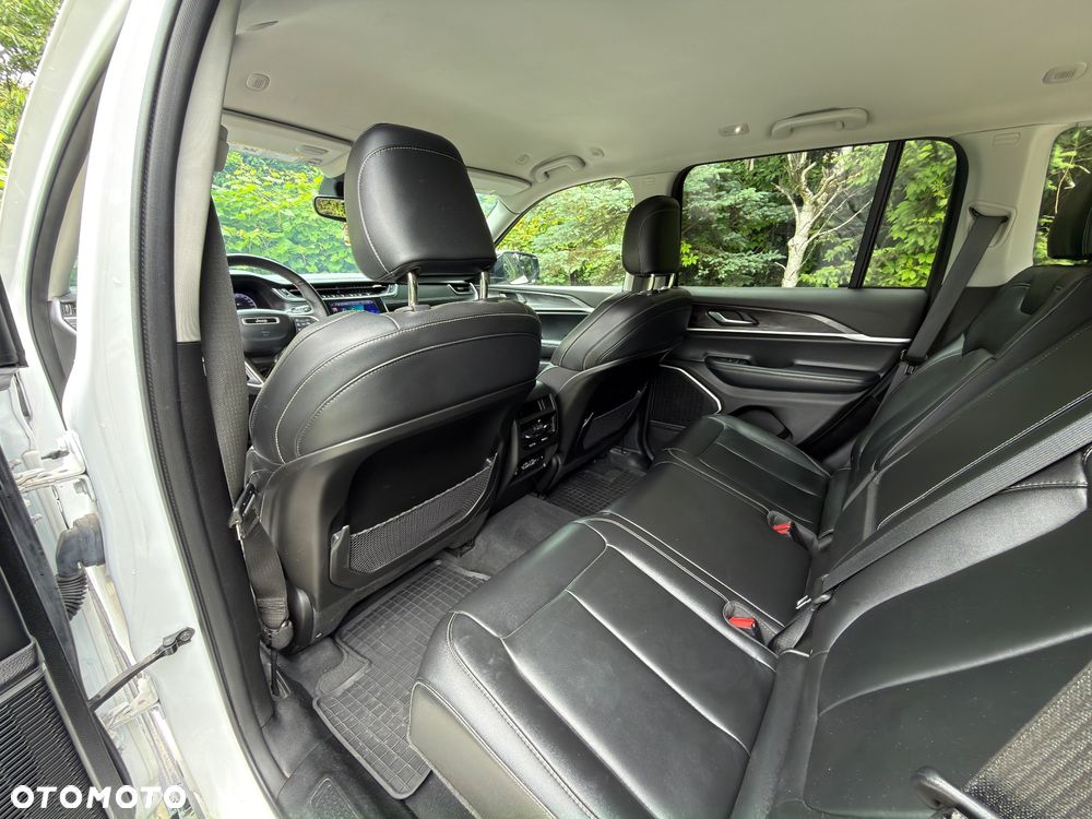 Jeep Grand Cherokee - 22