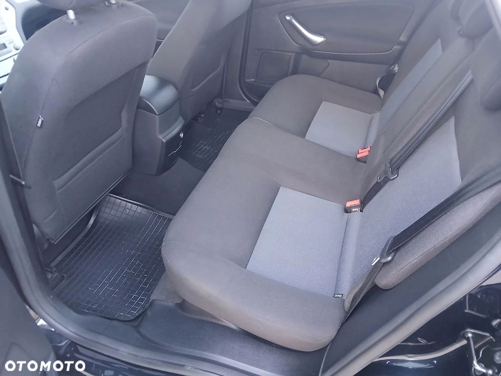 Ford Mondeo 1.6 Gold X - 23