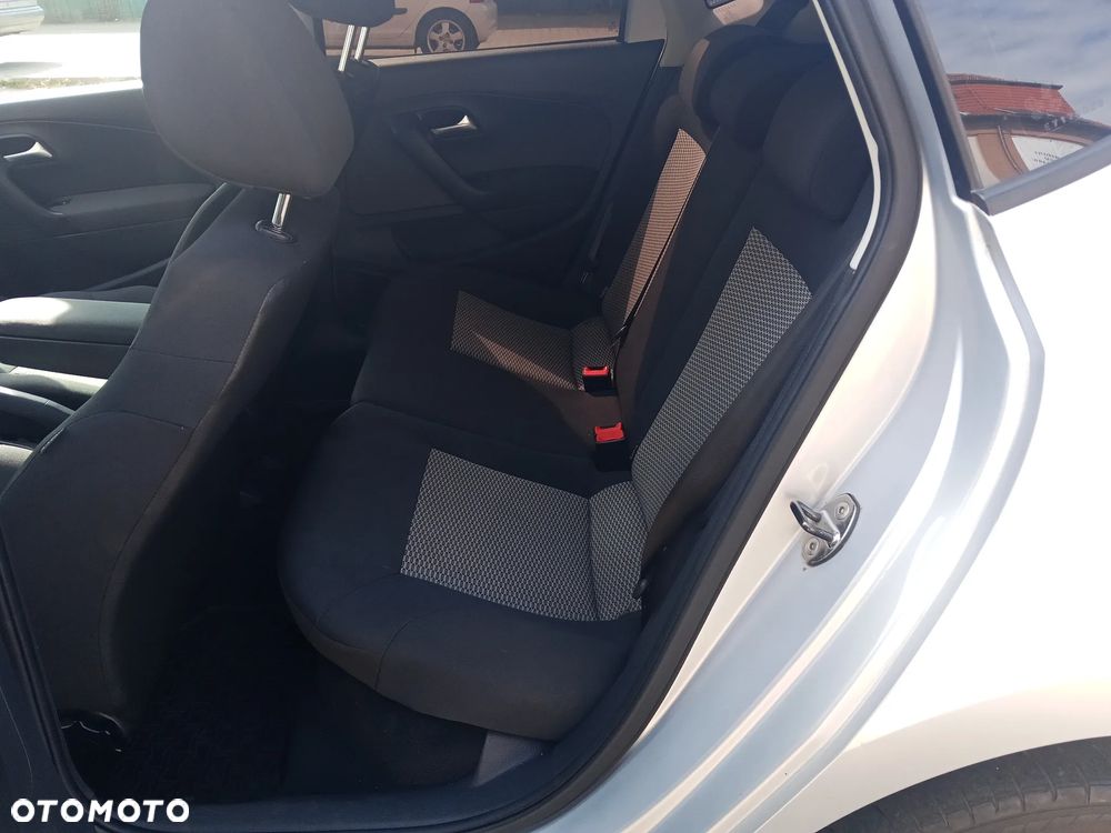 Volkswagen Polo - 8