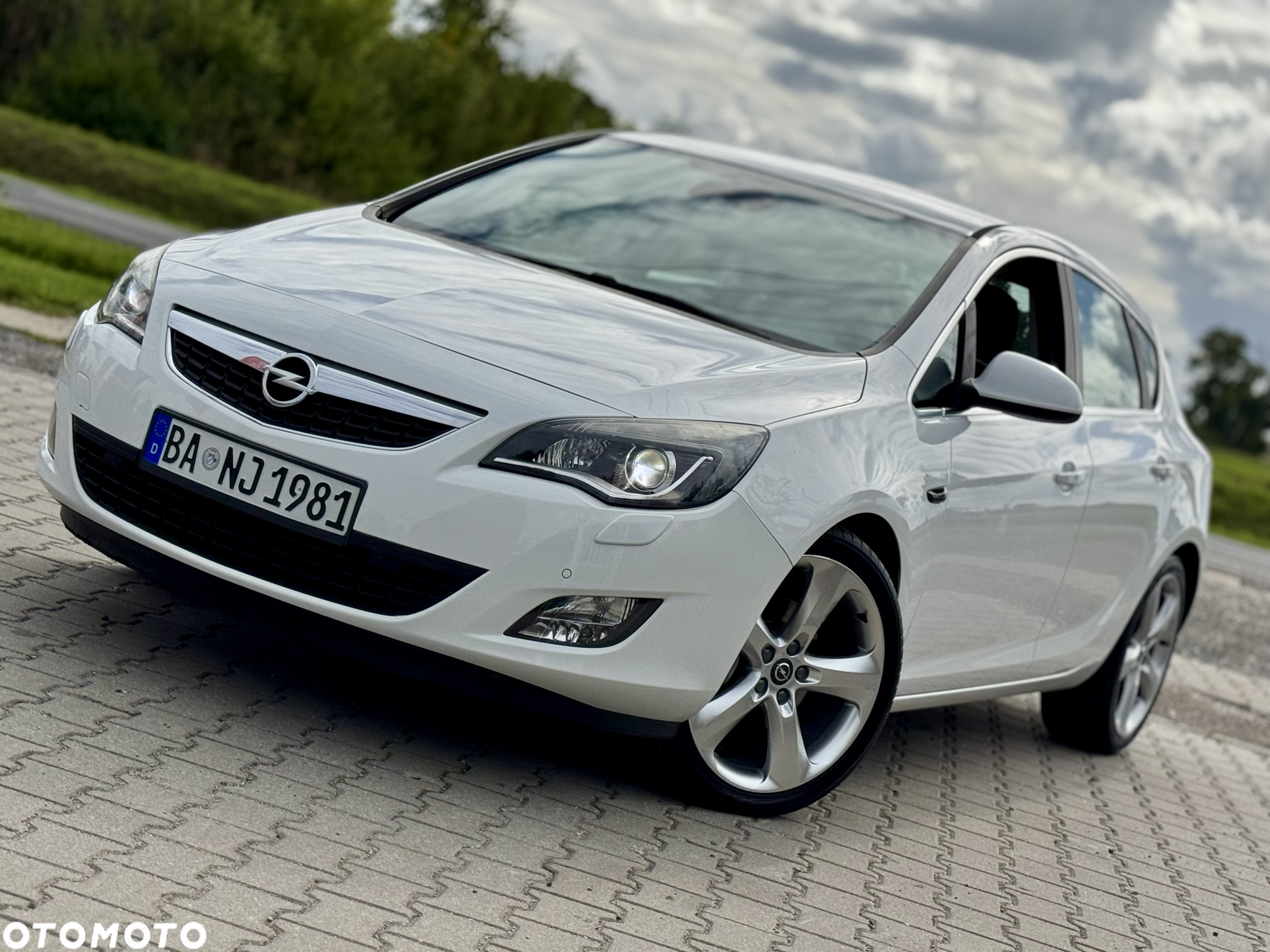 Opel Astra 1.6 Turbo Cosmo - 26
