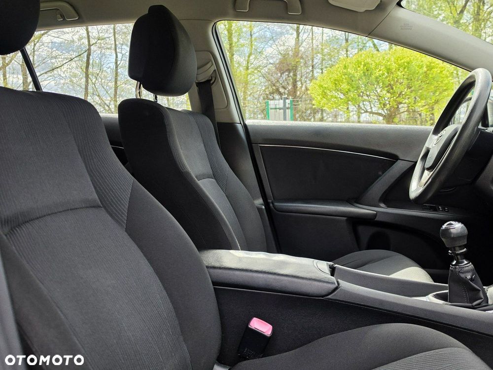 Toyota Avensis - 10
