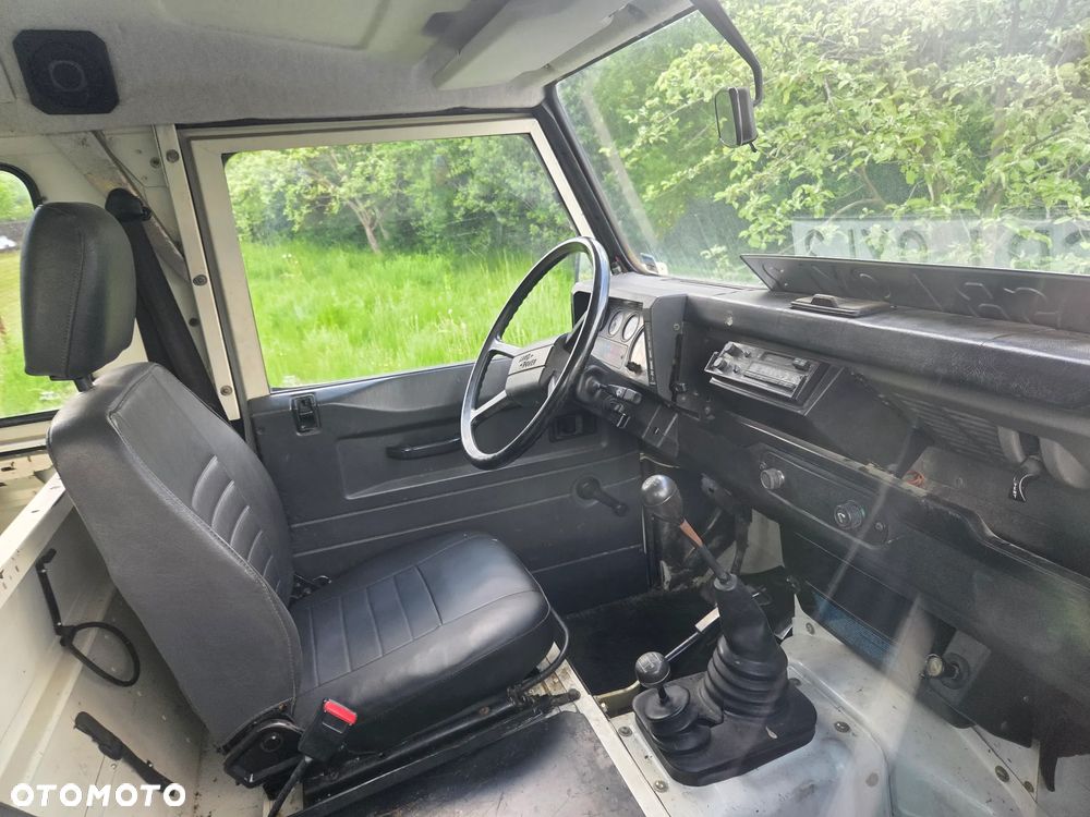 Land Rover Defender - 7