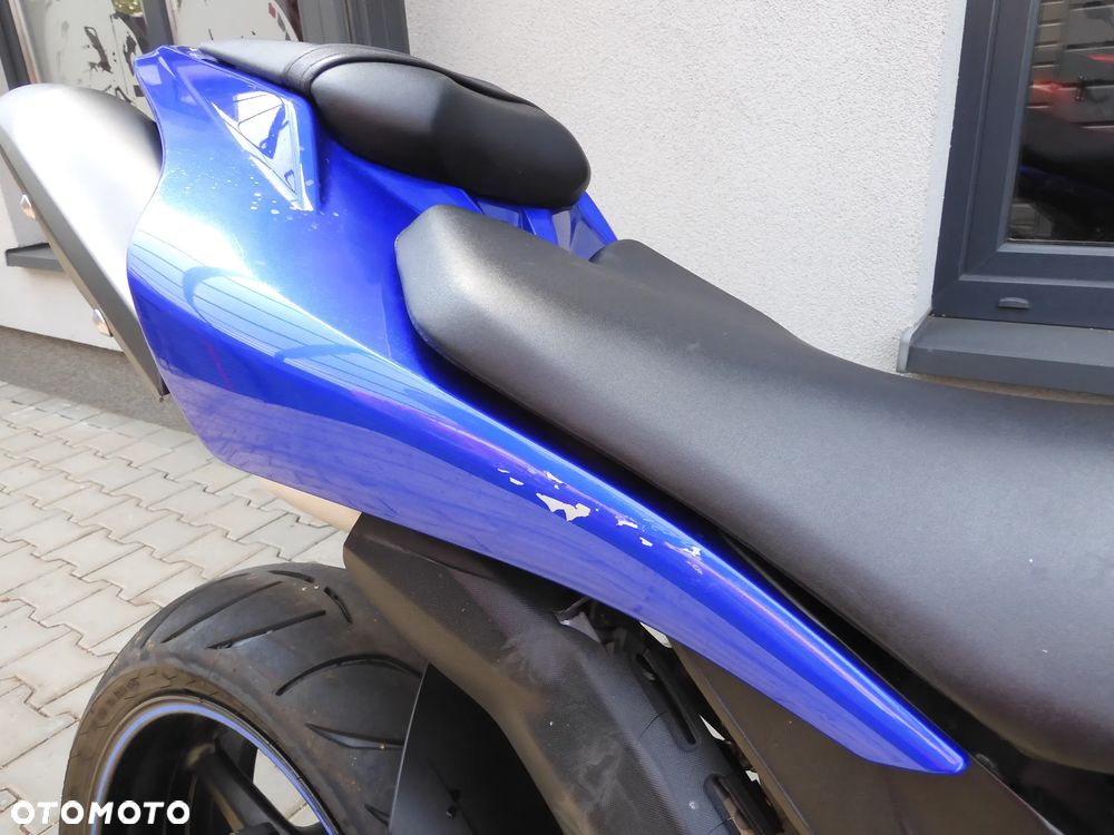 Yamaha R1 - 11
