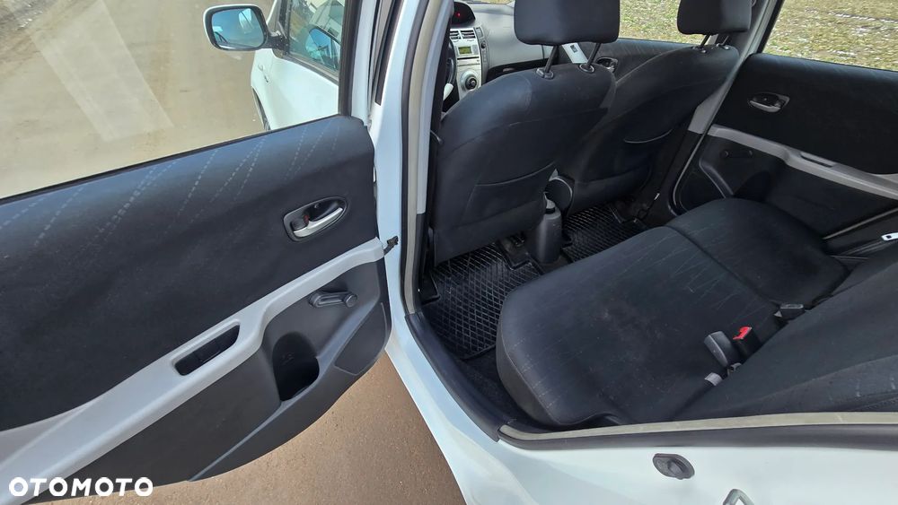 Toyota Yaris 1.4 D-4D Prestige - 12