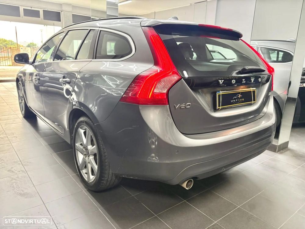Volvo V60 2.0 D2 Summum Geartronic - 4