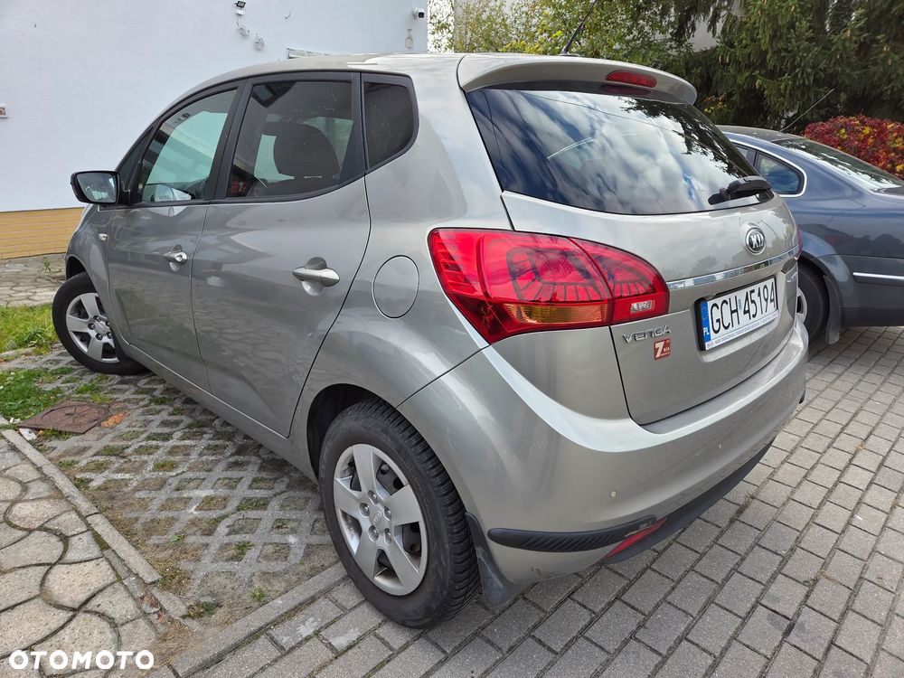 Kia Venga 2015 photo 5