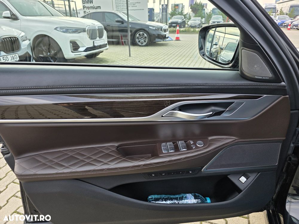BMW Seria 7 740d xDrive MHEV - 19