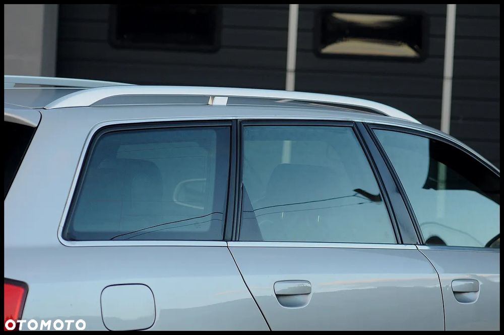 Audi A4 Avant 2.4 - 25