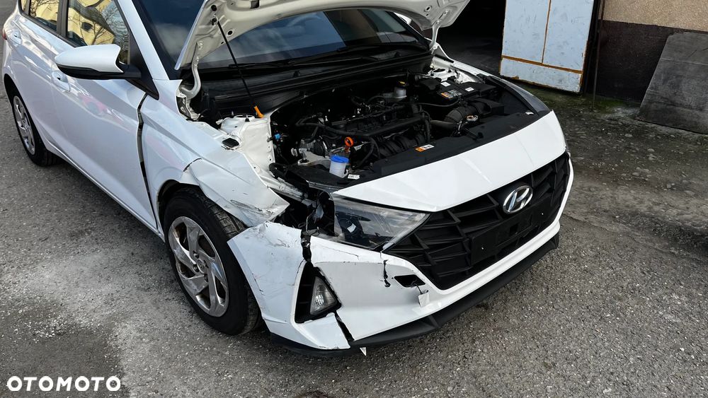 Hyundai i20 blue 1.2 Pure - 11