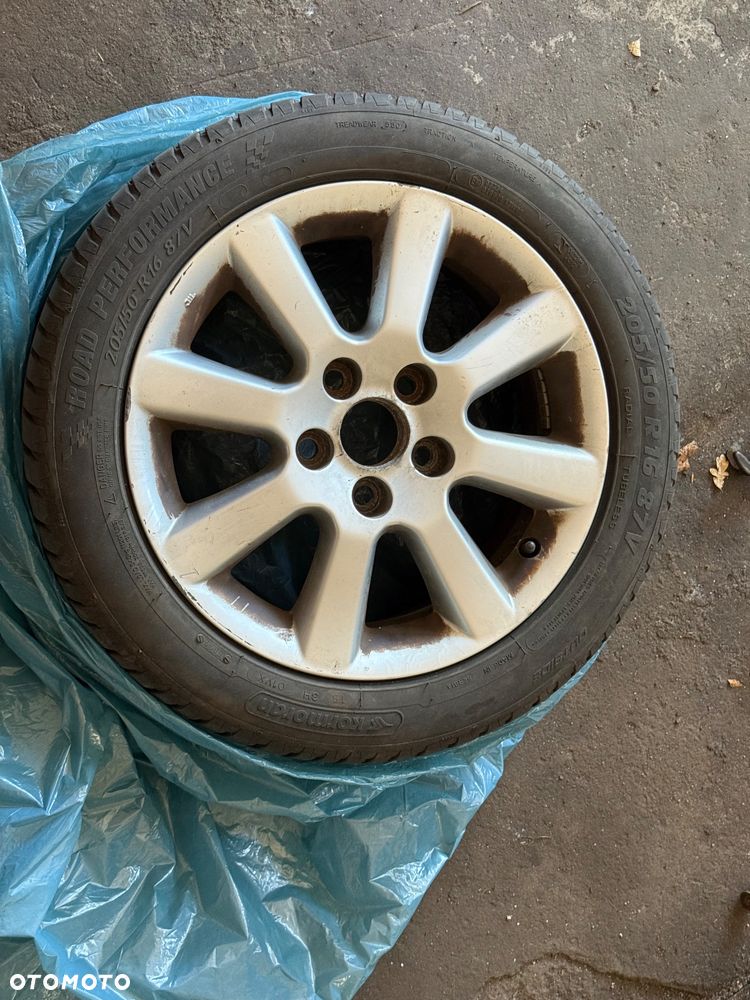Toyota Avensis - 24