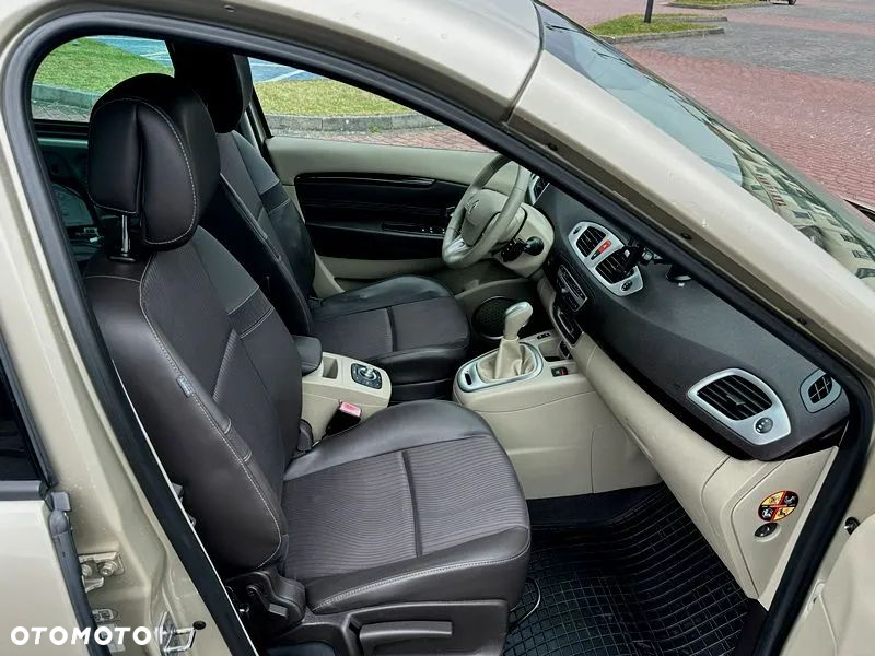 Renault Grand Scenic - 11