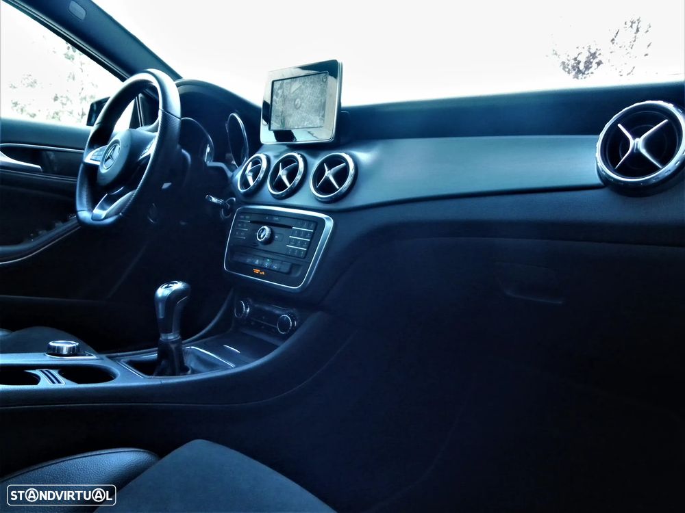 Mercedes-Benz GLA 180 d AMG Line - 26