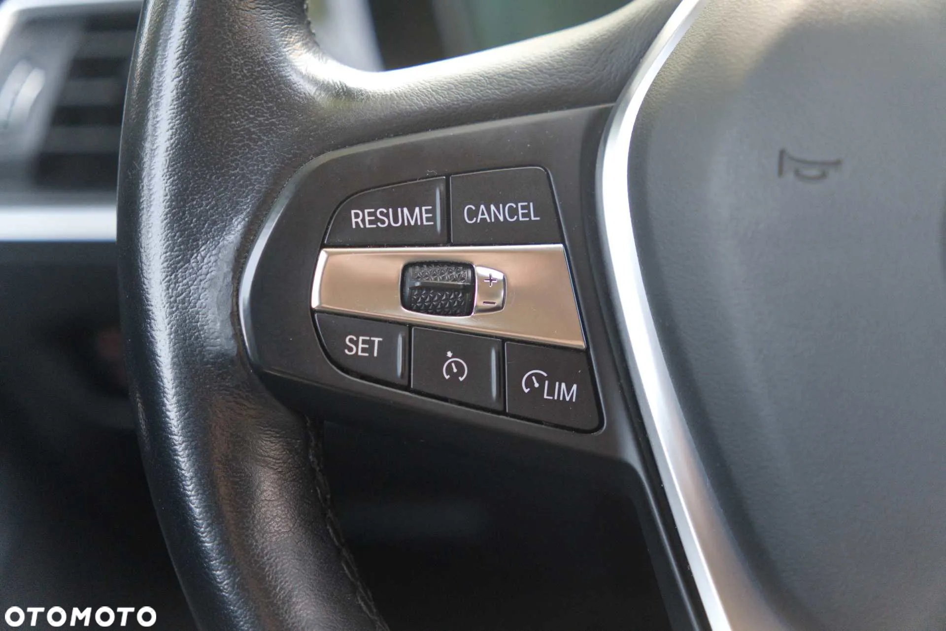 BMW Seria 3 330e PHEV - 32