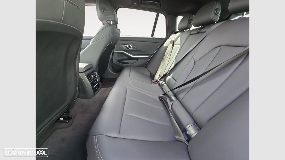 BMW 330 e Pack Desportivo M Auto - 14