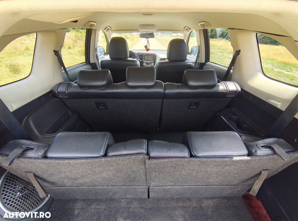 Mitsubishi Outlander - 10
