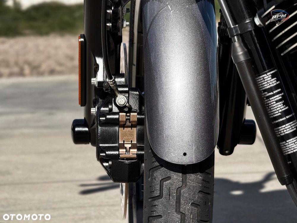 Harley-Davidson Softail Street Bob - 23