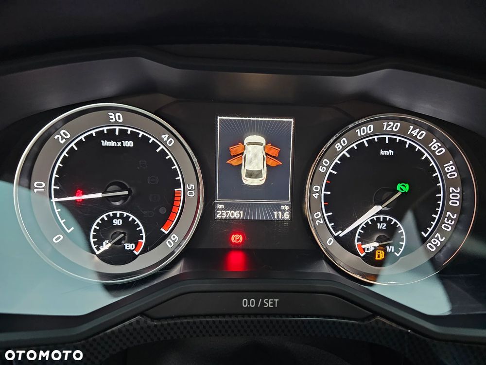 Skoda Superb 2.0 TDI DSG SportLine - 21