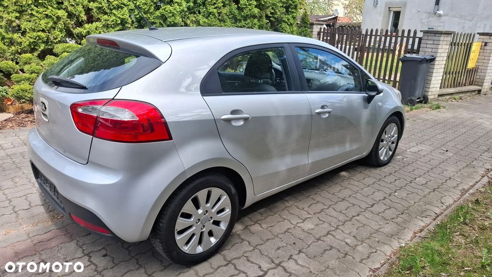 Kia Rio 1.2 Dream Team Edition - 3