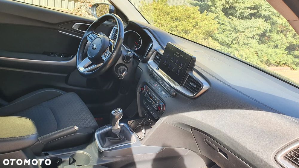 Kia Ceed - 25