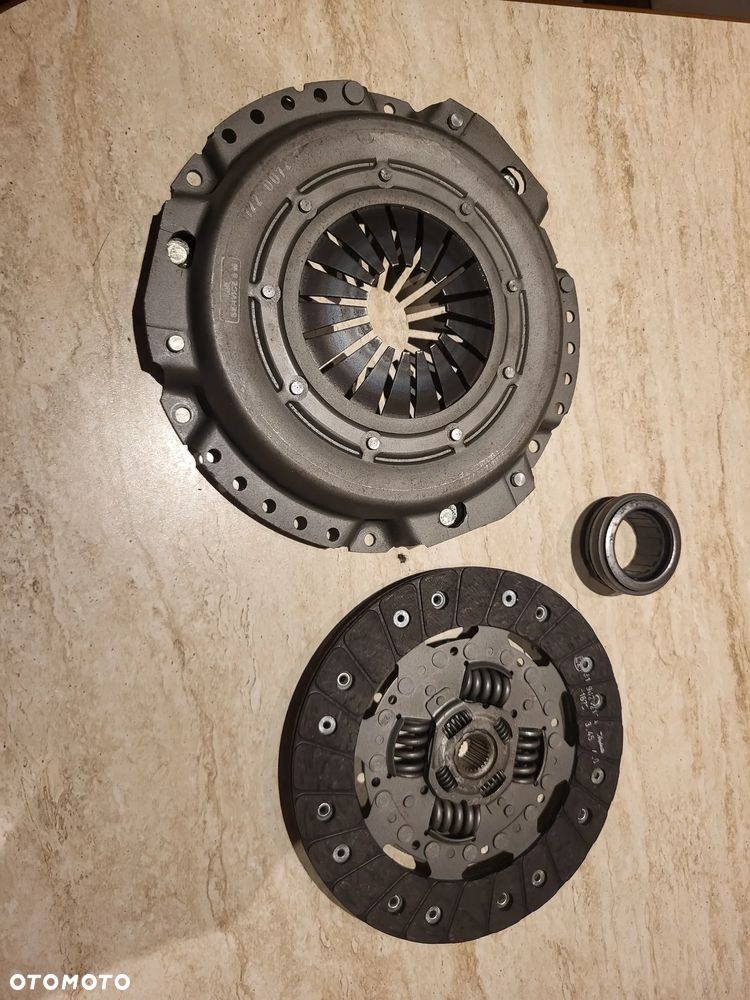 Zestaw Sprzęgła Opel Ascona 1.6D 81-88 KADETT E 1.6D 86-94 215x24 - 1