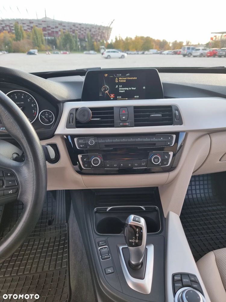 BMW Seria 3 320i - 8