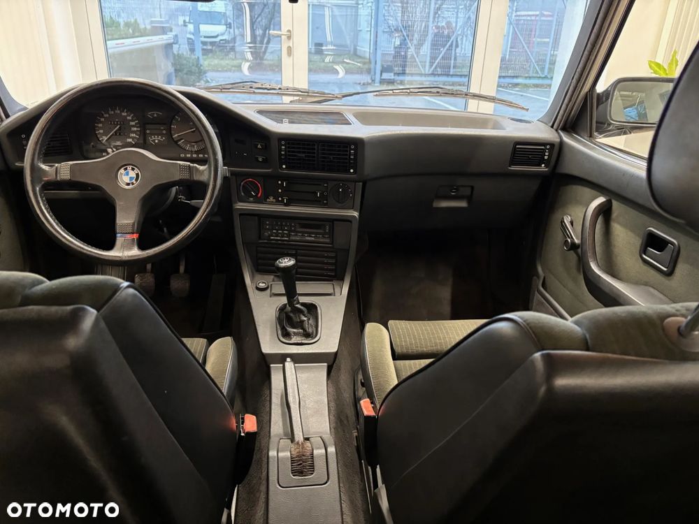 BMW Seria 5 535 i - 12
