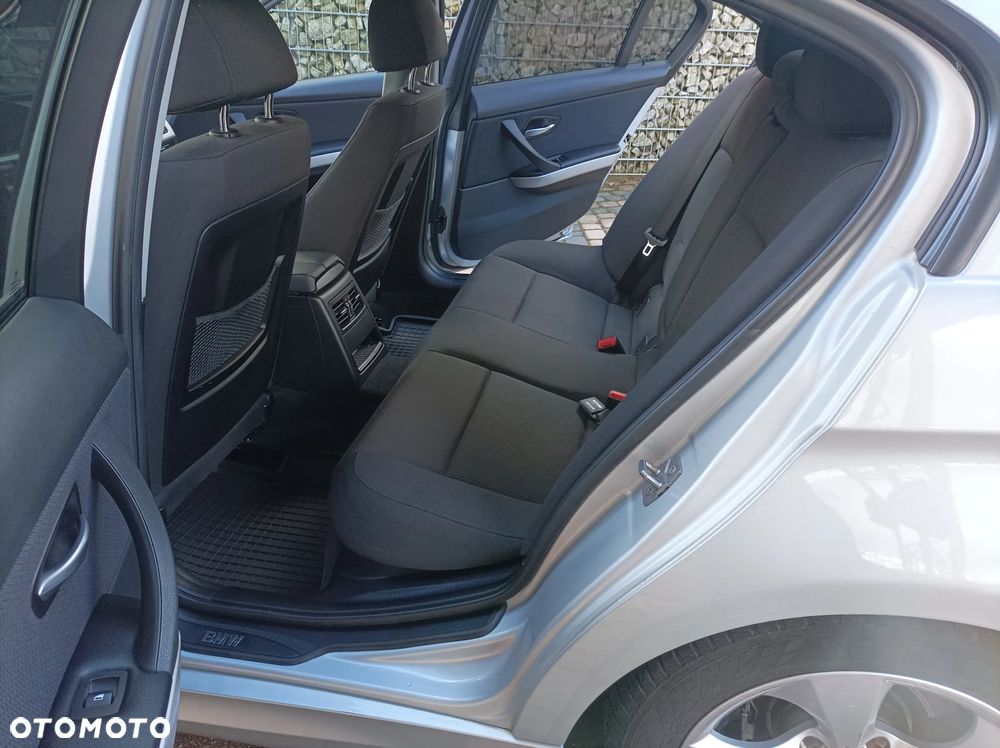 BMW Seria 3 320d DPF Efficient Dynamics Edition - 26