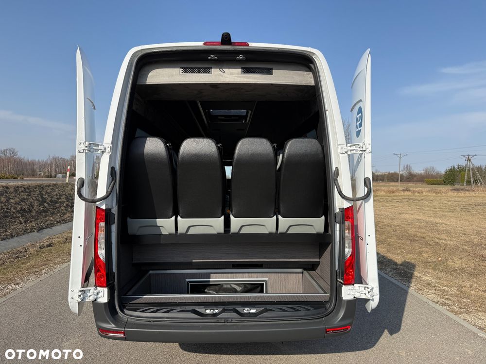 Mercedes-Benz Sprinter 517 - 12