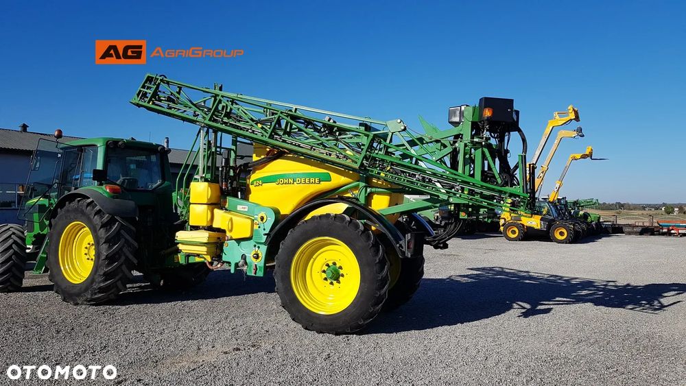 John Deere 824 - 16