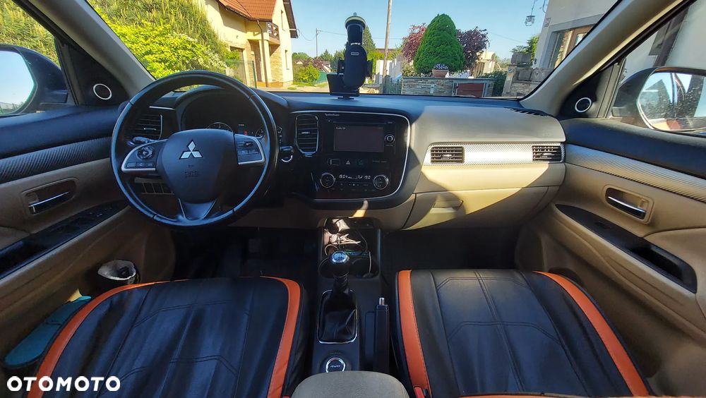 Mitsubishi Outlander 2.2 DID Intense + - 10
