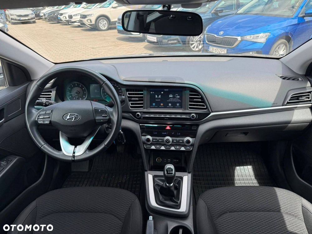 Hyundai Elantra 1.6 Comfort - 19