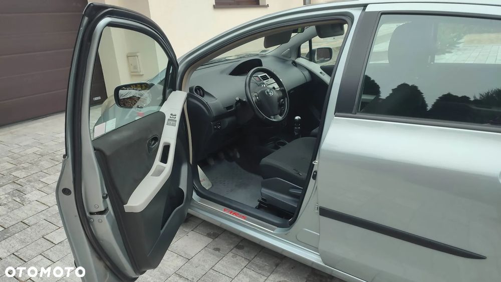 Toyota Yaris - 12