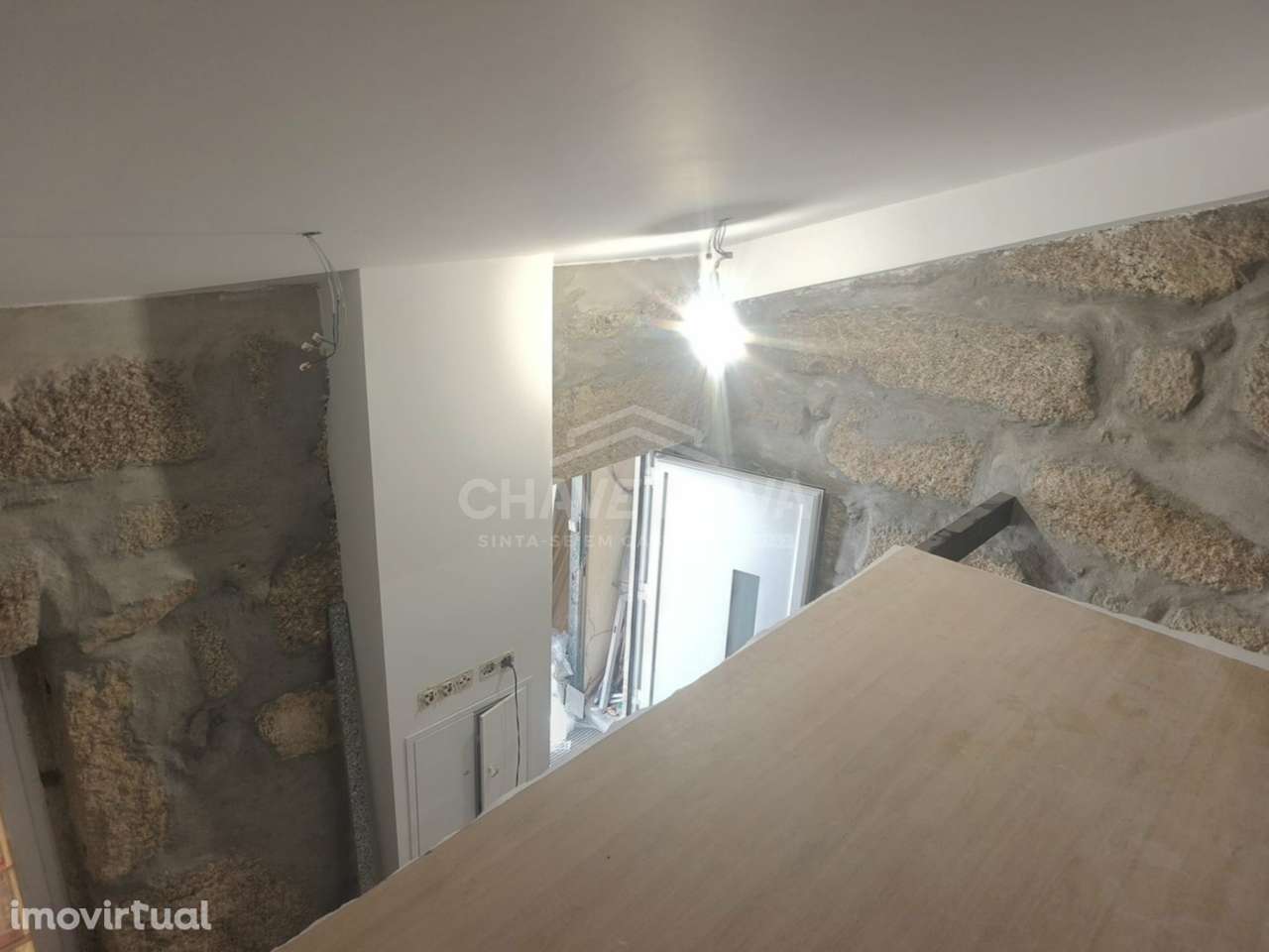 Moradia T1+1 renovada, mobilada e equipada no Porto - Grande imagem: 3/4