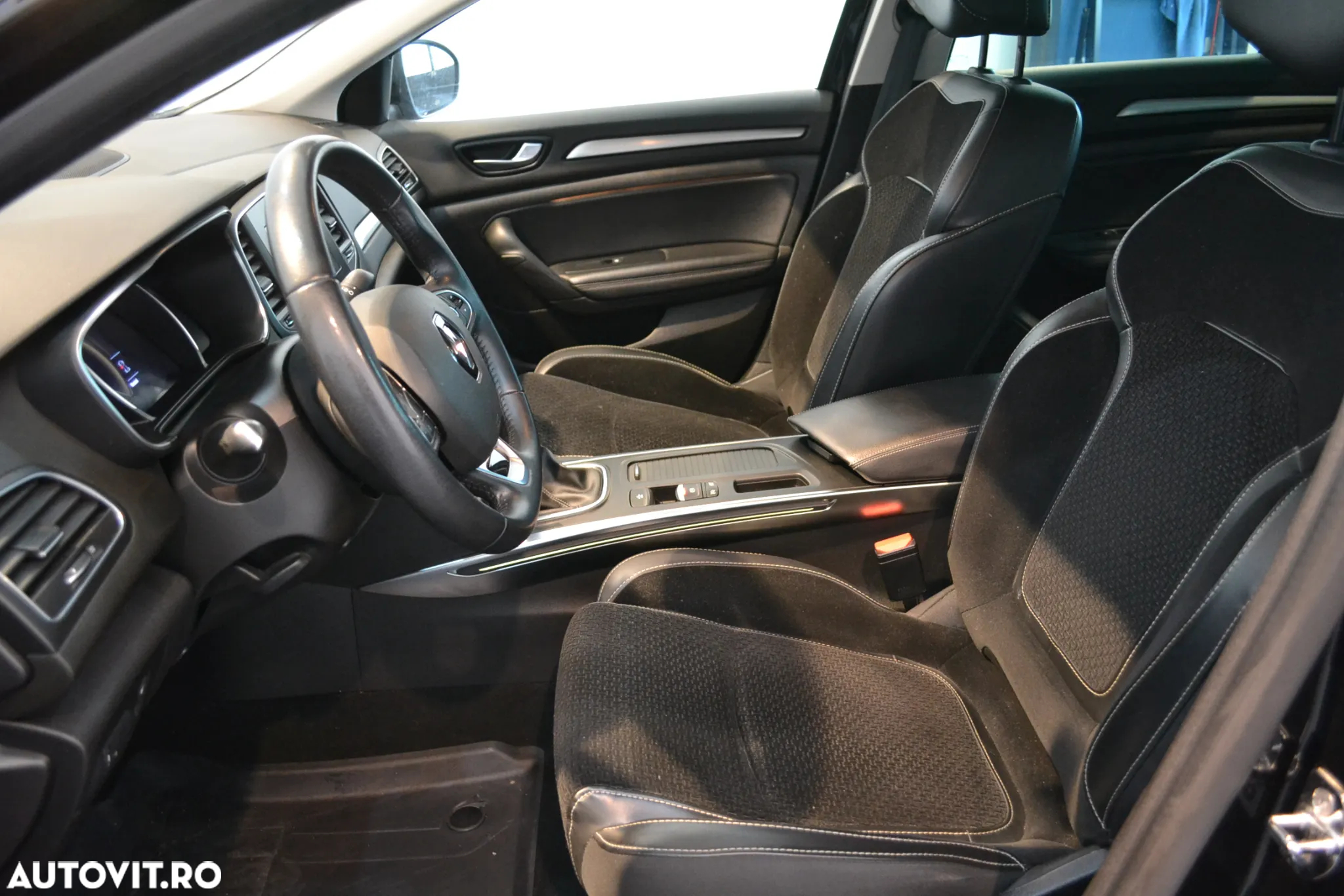 Renault Megane TCe 140 GPF Intens - 6