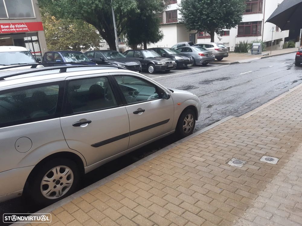 Ford Focus 1.4 Ambiente - 11