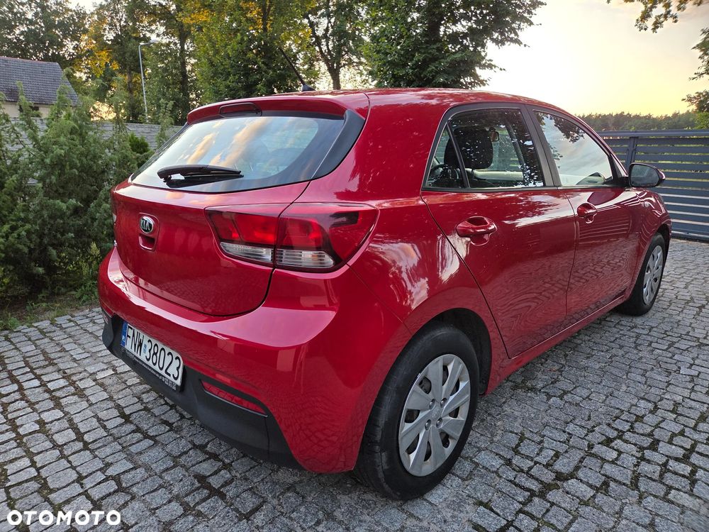 Kia Rio 1.2 L - 5