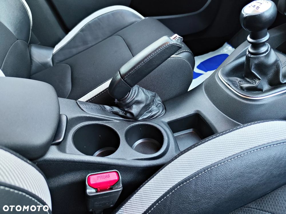 Citroën C4 e-HDi 110 Stop/Start System Selection - 36