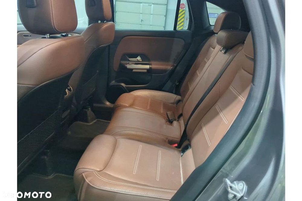 Mercedes-Benz GLA - 8