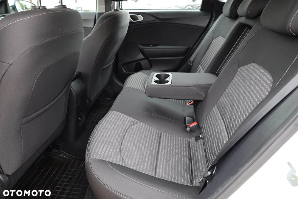 Kia Ceed 1.5 T-GDI M - 40