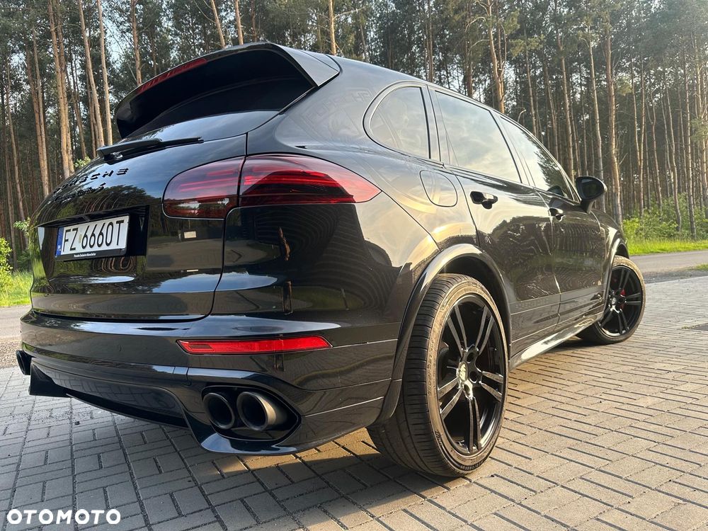 Porsche Cayenne Turbo - 11