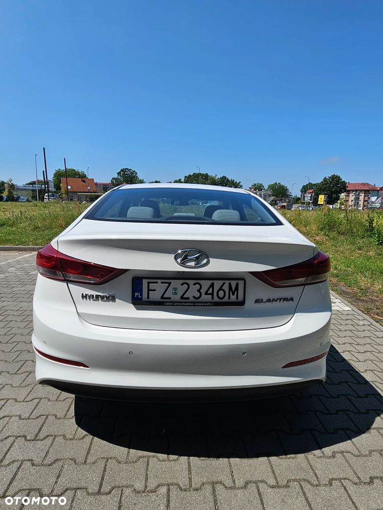 Hyundai Elantra - 5