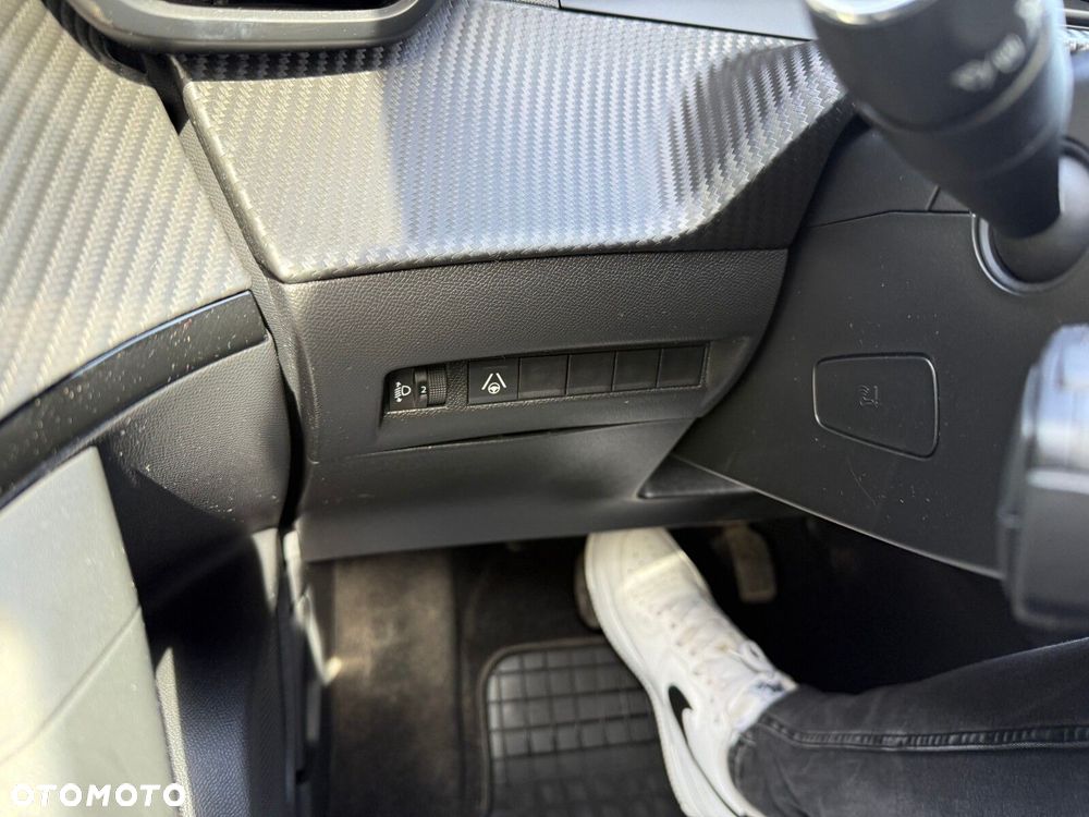 Peugeot 2008 1.2 PureTech Allure S&S EAT8 - 23
