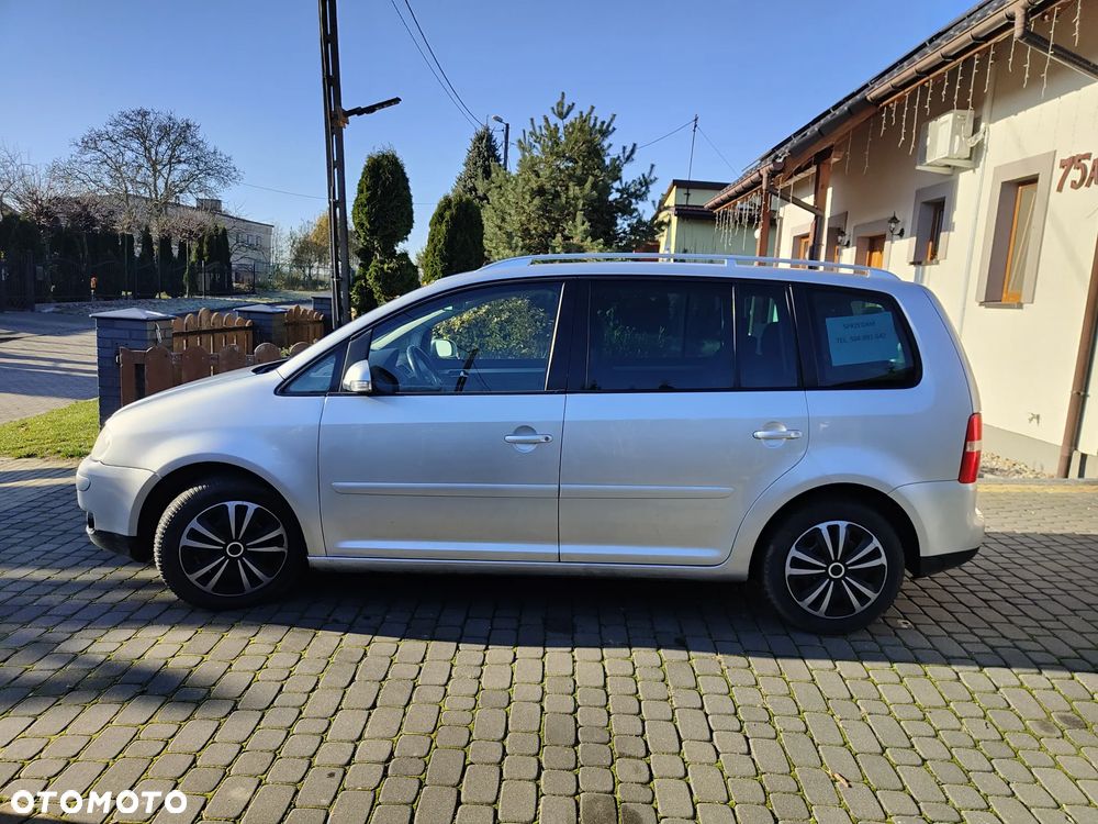 Volkswagen Touran 2.0 TDI DSG Highline - 7