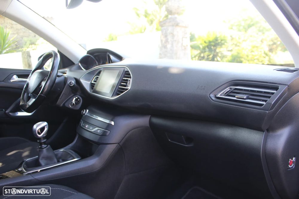 Peugeot 308 1.6 HDi Executive CVM6 - 18