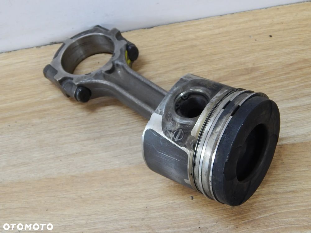 Tłok + korbowód 2.5 dci YD25 Nissan Navara D40 Pathfinder Cabstar Maxity 08-14 Euro 5 Łuków części - 2